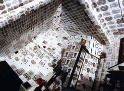 「Site-specific installation」